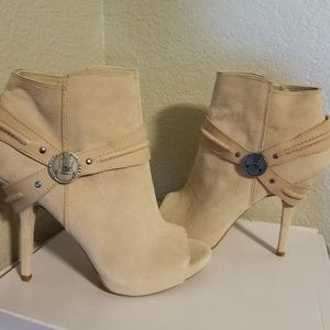 Pep to suede country boots